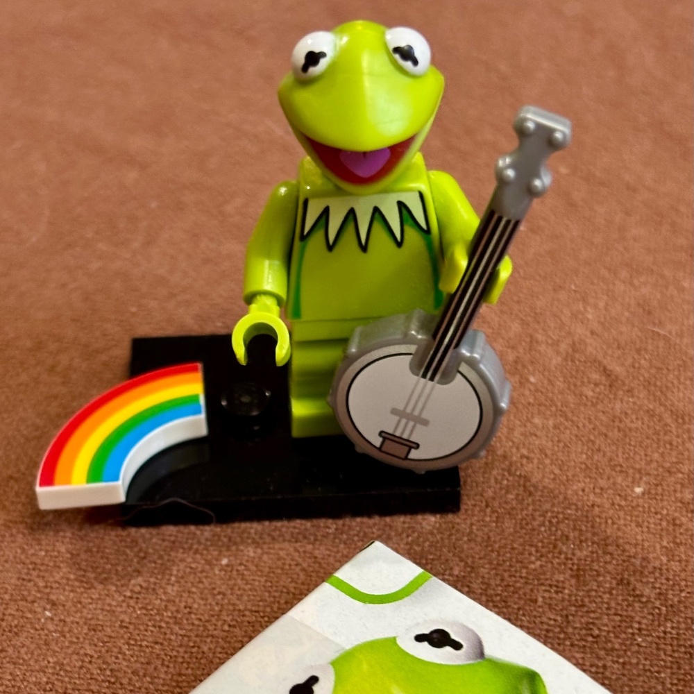 LEGO The Muppets "Kermit the Frog" with Stand, Accessories & Pamphlet.